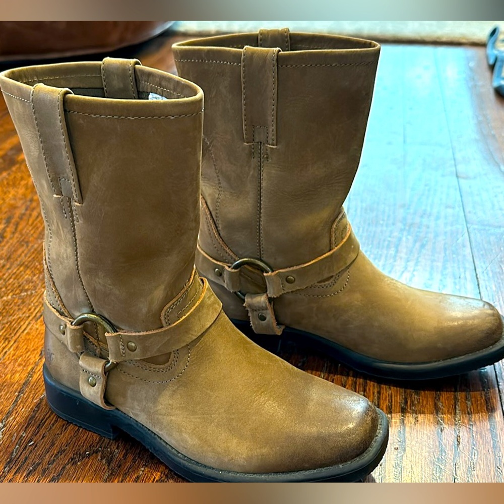Youth Size 1 Frye all leather boots